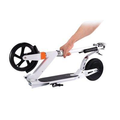 Dewasa 8 Inci Lipat E-Scooter Cepat dengan rem cakram belakang dan 2-3 jam waktu pengisian
